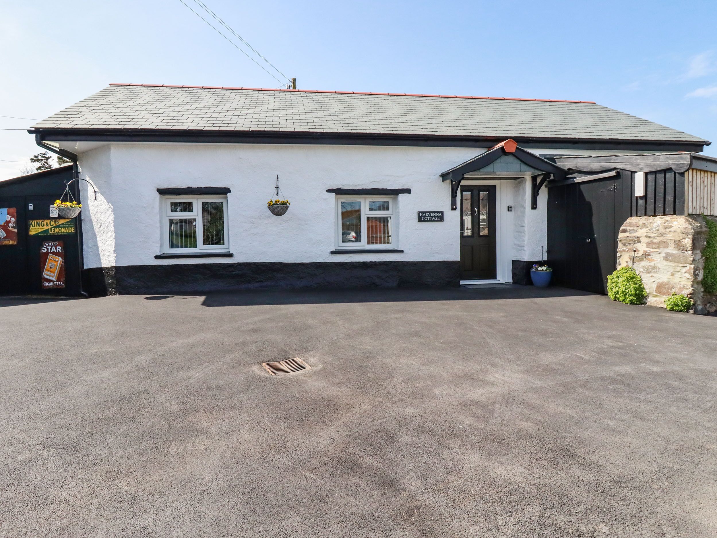 HARVENNA COTTAGE, pet friendly, with a garden in Crackington Haven