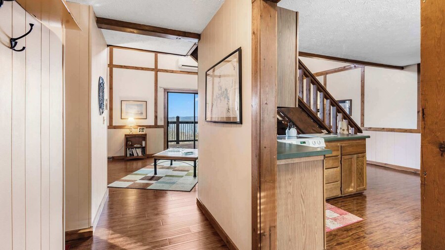 The Cottages on Lake Bluff -nearby Table Rock Lake!