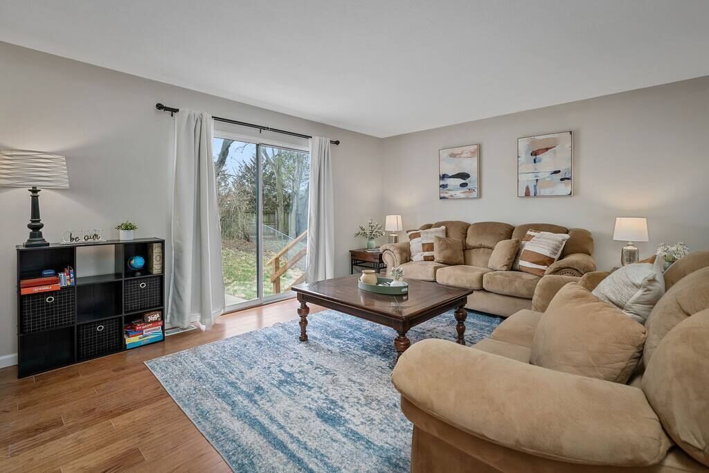 Cozy 4Bed 3Bath St. Charles Home