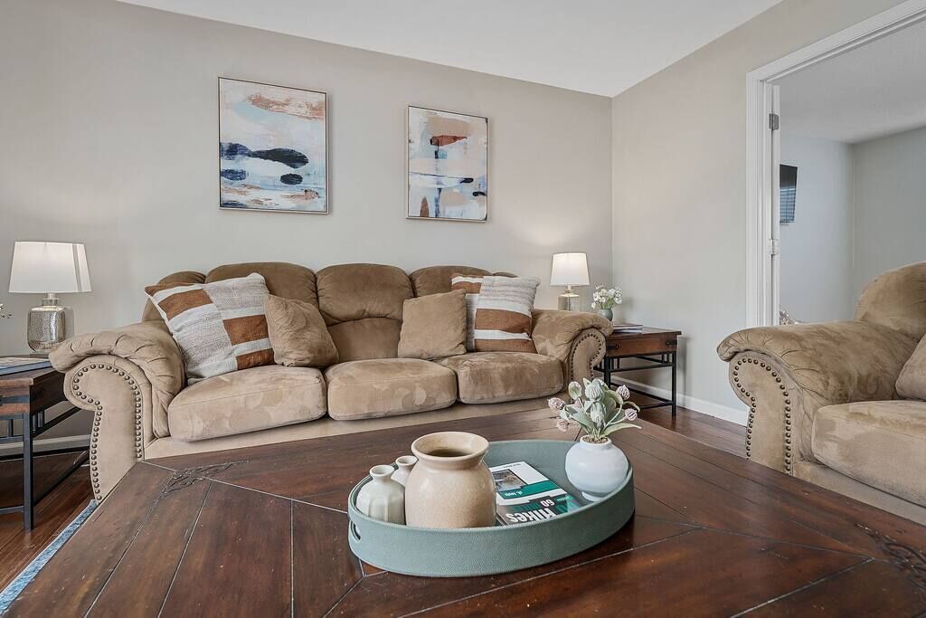 Cozy 4Bed 3Bath St. Charles Home