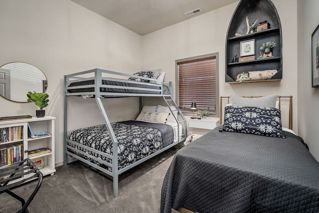 Private 77 Acre Farm Hermann MO - Sleeps 8