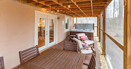 Enjoy a Hot Tub, 4-Player Retro Arcade, Pub, Golf, Lake View - The Lucky Duck!!!