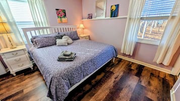4 bedrooms, desk, iron/ironing board, travel crib