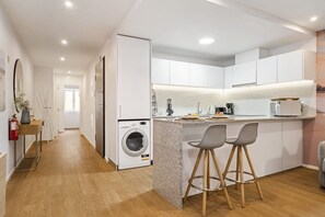 Refrigerador, microondas, horno y lavavajillas 
