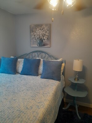 3 habitaciones, escritorio, tabla de planchar con plancha y wifi gratis 