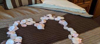 Luxury Family-Sized Central KS Cabin