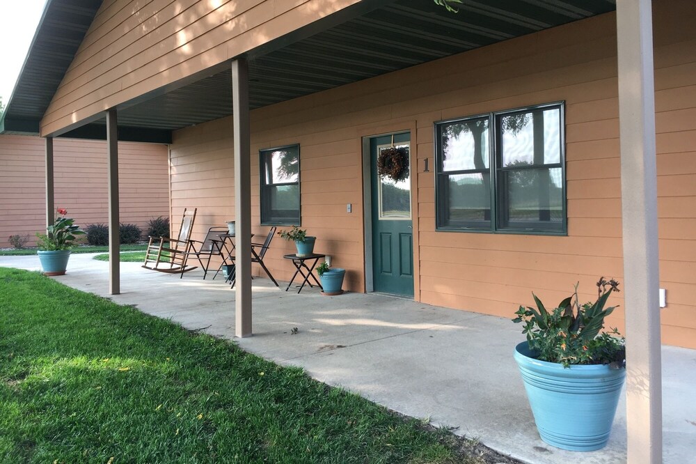 Luxory Family Sized Central KS Cabin