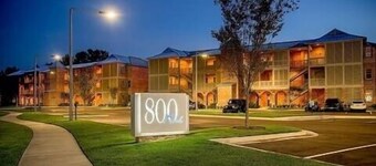 The Sadie, 3BR Townhome by VelvetDitchVillas