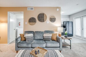 Fireplace - King Bed ✶WiFi ✶Washer Dryer ✶4K TVs ✶Pets Allowed #425 (Arlington)