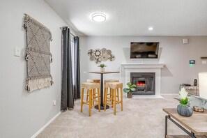 Interior - King Bed ✶WiFi ✶Washer Dryer ✶4K TVs ✶Pets Allowed #425 (Arlington)