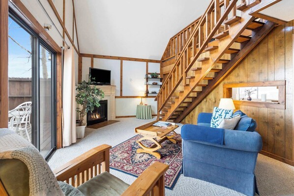 Living area - Windjammer Cottage - Branson (Branson West)