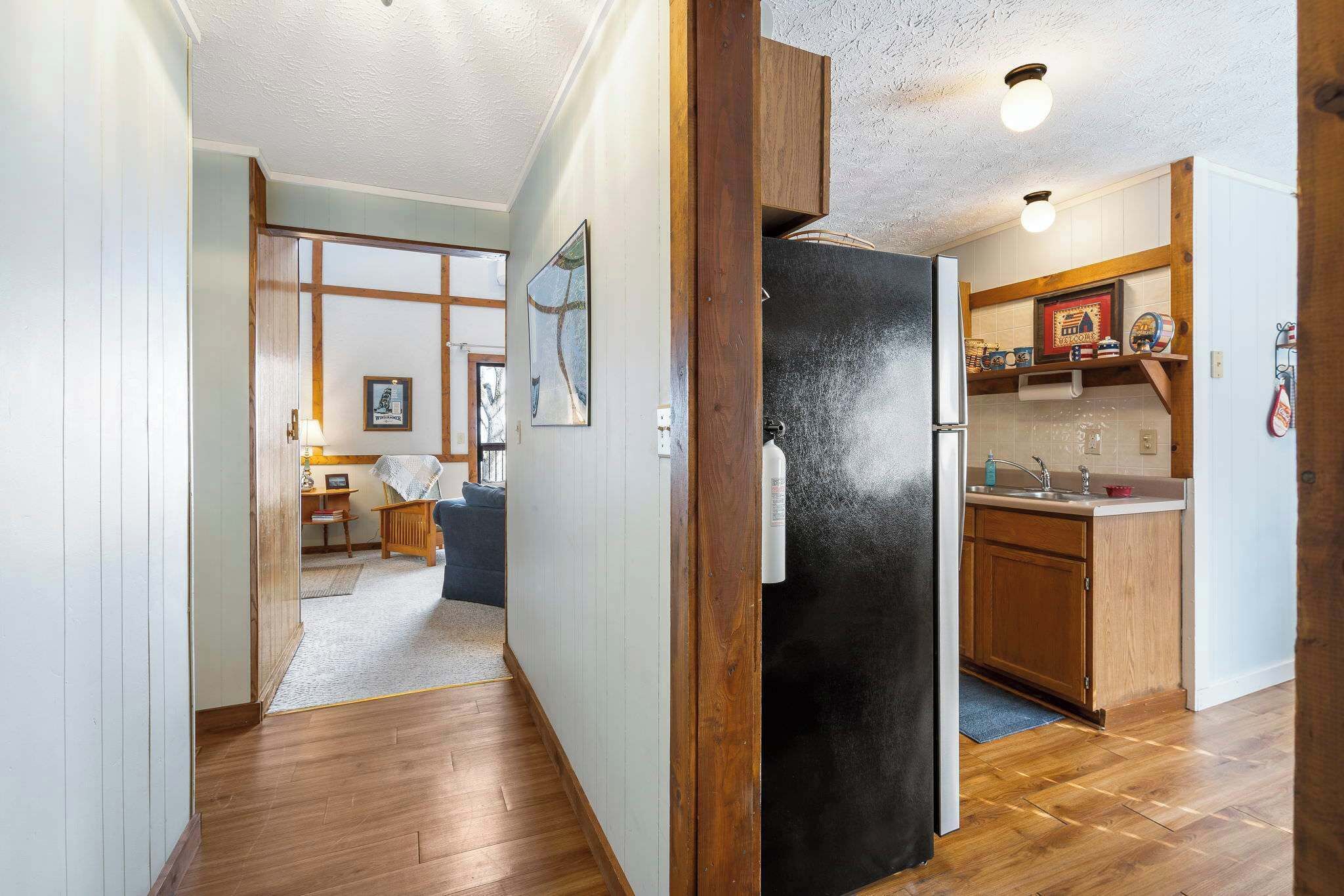 Cabin, 1 King Bed with Sofa bed, Fireplace, Mountain View (Windjammer Cottage) | Interior