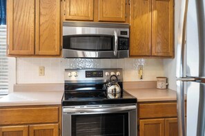 Cabin, 1 King Bed with Sofa bed, Fireplace, Mountain View (Windjammer Cottage) | Private kitchen | Coffee/tea maker