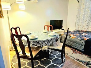 1 habitación, wifi y ropa de cama