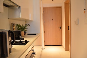 Refrigerador, microondas, horno, placa de cocina
