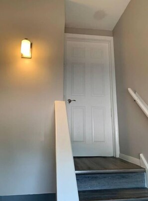 Interior - The Gianna One Bedroom UPPER, close to Falls & Casino! (Niagara Falls)