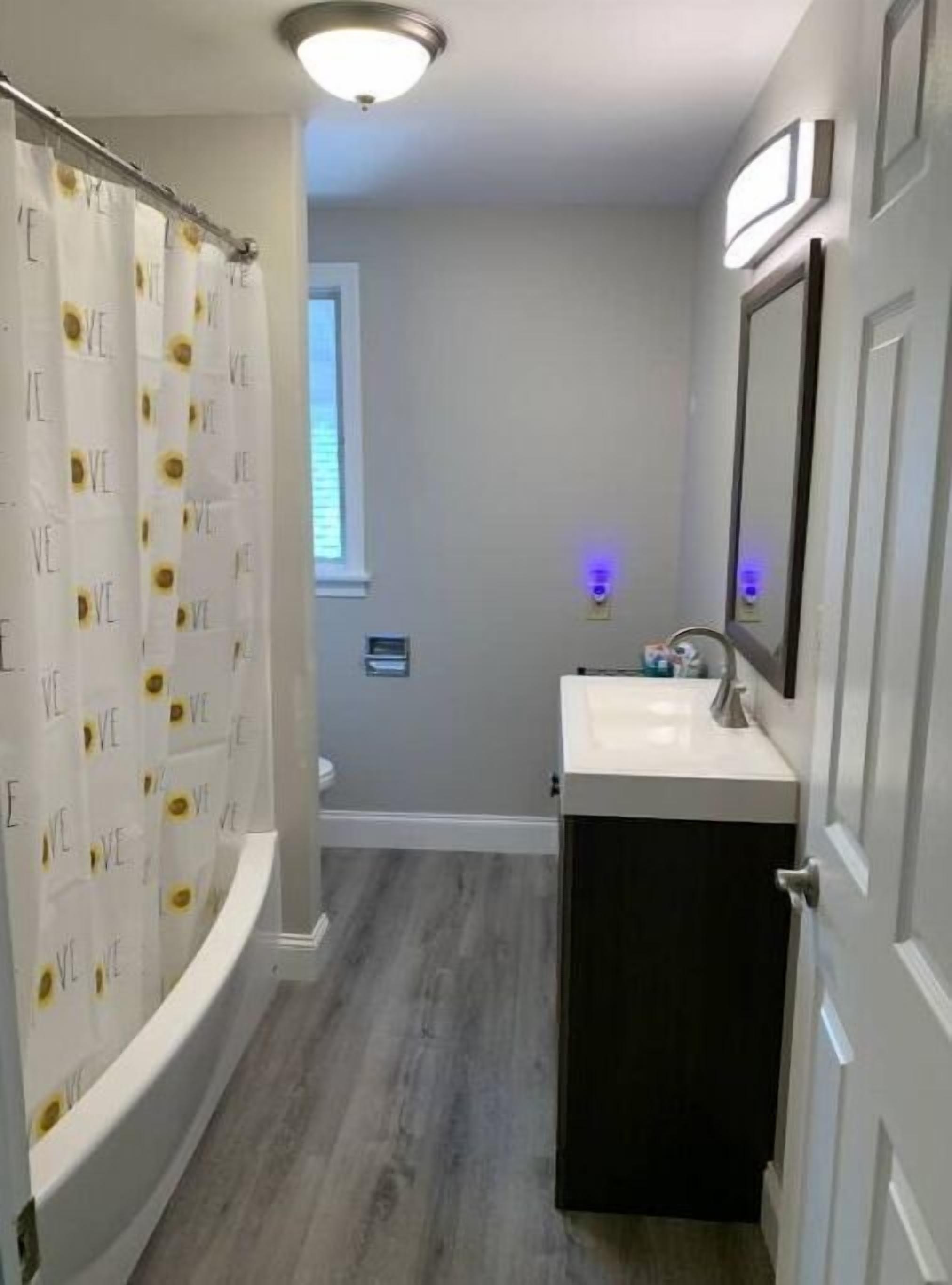 The Gianna - SUPER CLEAN, six minutes from Falls & Casino!