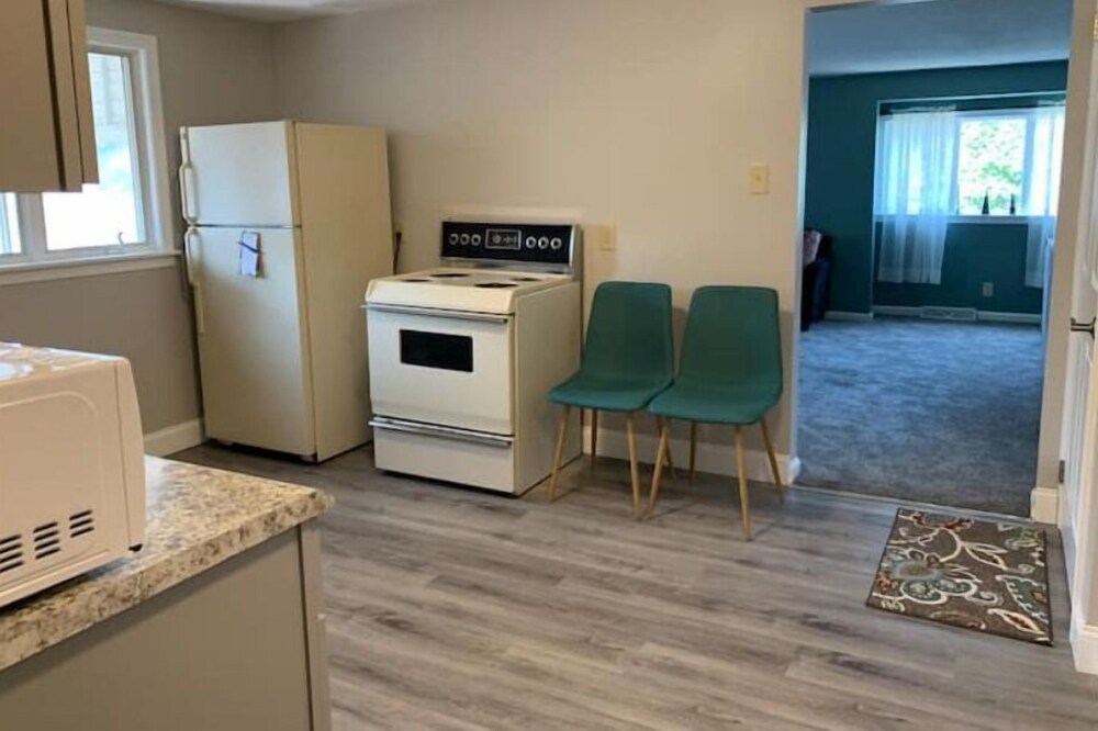 The Gianna - SUPER CLEAN, six minutes from Falls & Casino!