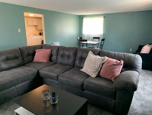 The Gianna One Bedroom UPPER for couples, close to Falls & Casino!