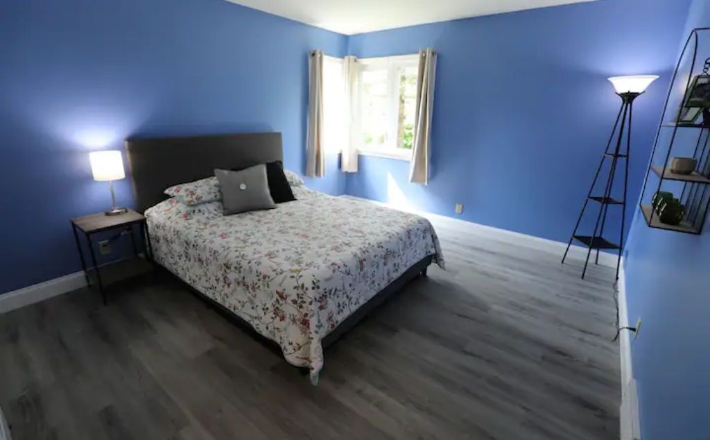 The Maria -SUPER CLEAN Two Bedroom Lower, 6 minutes from Falls & Casino!