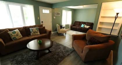 The Maria Two Bedroom LOWER, close to Falls & Casino!
