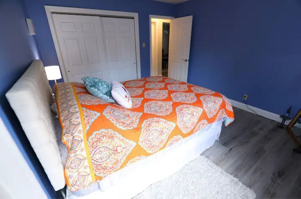 The Maria -SUPER CLEAN Two Bedroom Lower, 6 minutes from Falls & Casino!