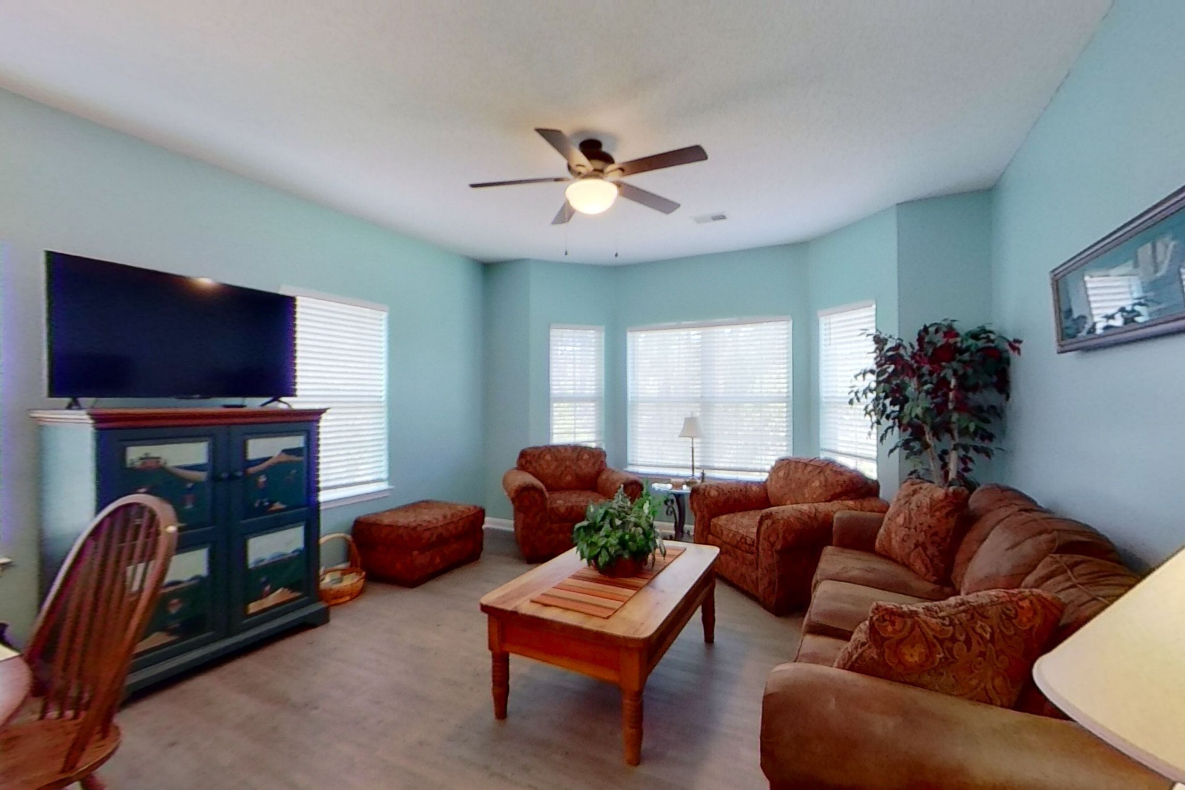 Inviting condo with golf, tennis, pool, central AC, & W/D