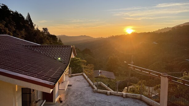 A building with a tiled roof overlooking a valley. - Casa Lia  (San Isidro)