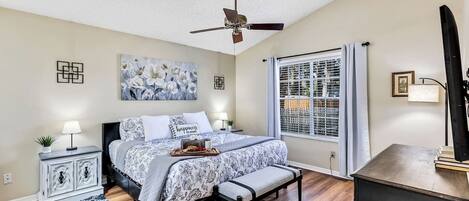 Skrivbord, strykjärn/strykbräda, resesäng och gratis wi-fi