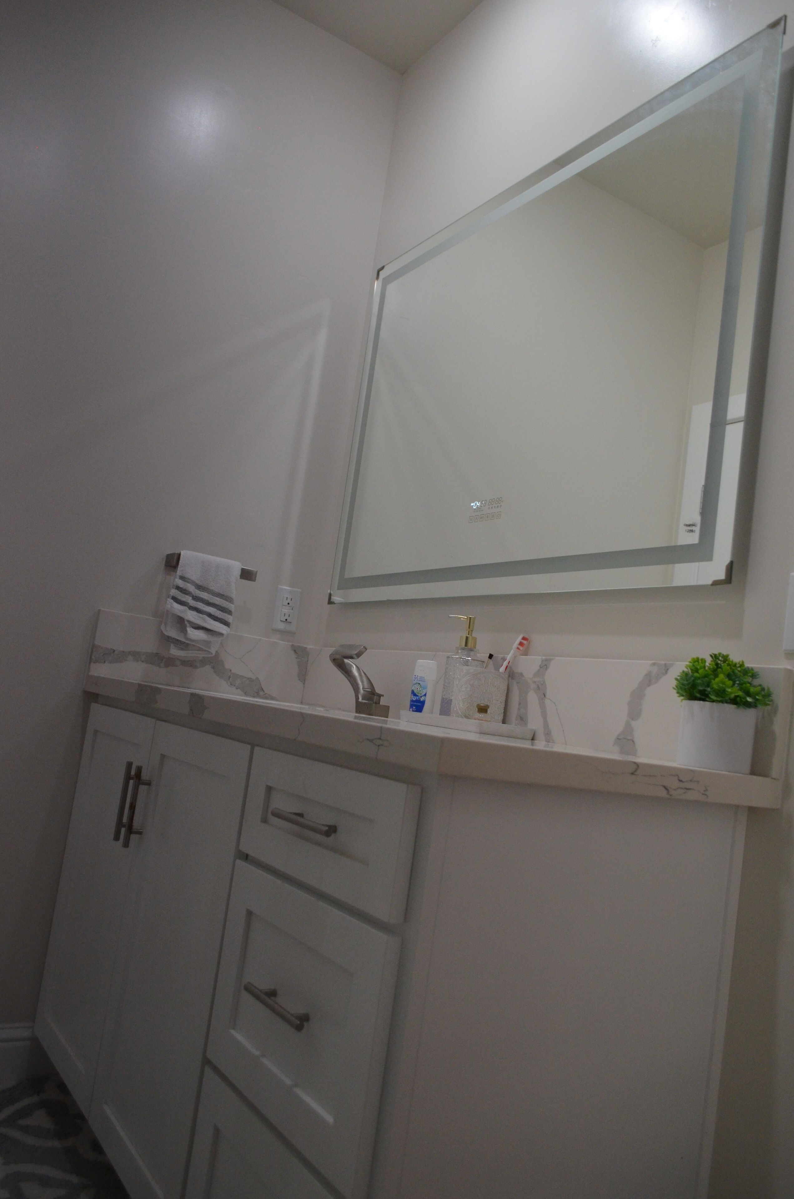 Spacious studio room; Private and secured place; Free Wifii, Free Parking,  Free