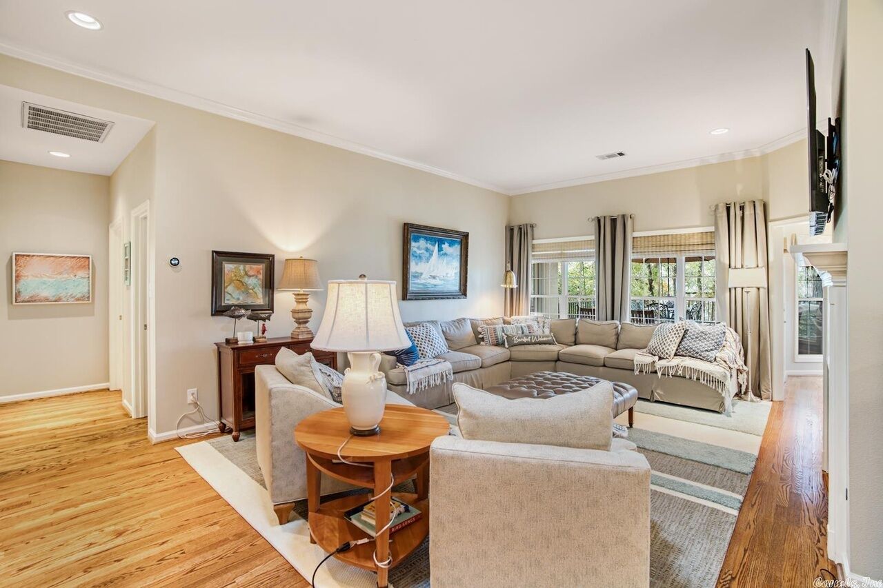 Darling Lake Front 4Bed  3 1/2 bath   With EV Charging Station Boat tie up