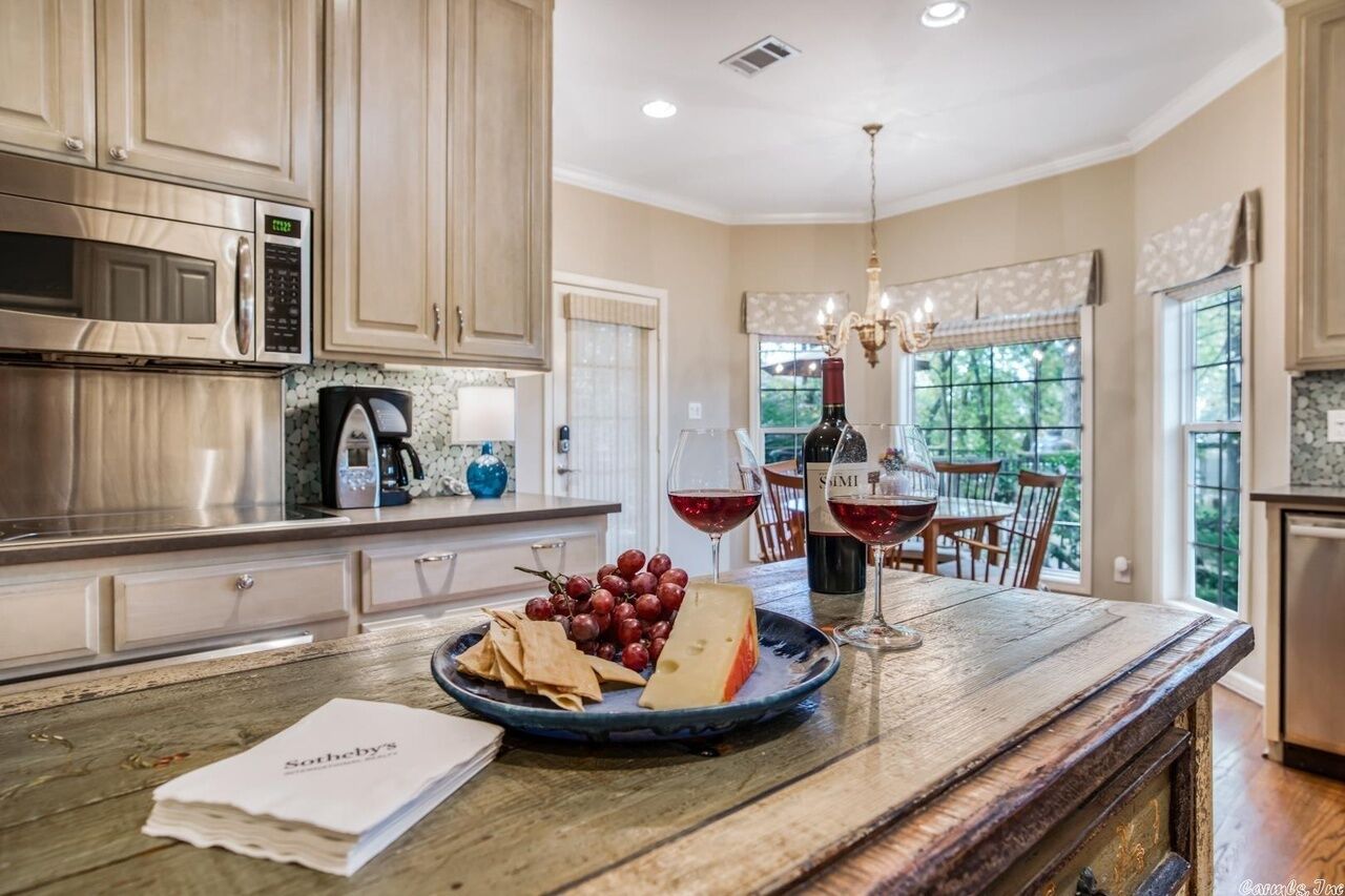 Darling Lake Front 4Bed  3 1/2 bath   With EV Charging Station Boat tie up