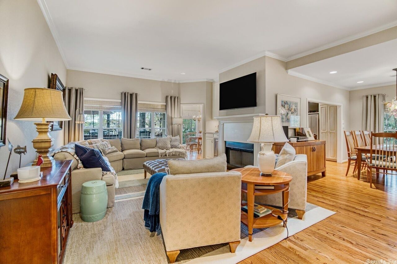 Darling Lake Front 4Bed  3 1/2 bath   With EV Charging Station Boat tie up