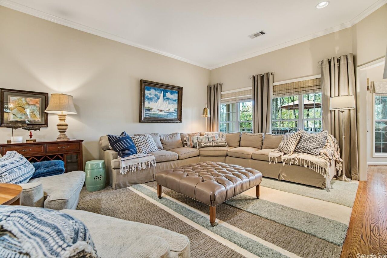 Darling Lake Front 4Bed  3 1/2 bath   With EV Charging Station Boat tie up