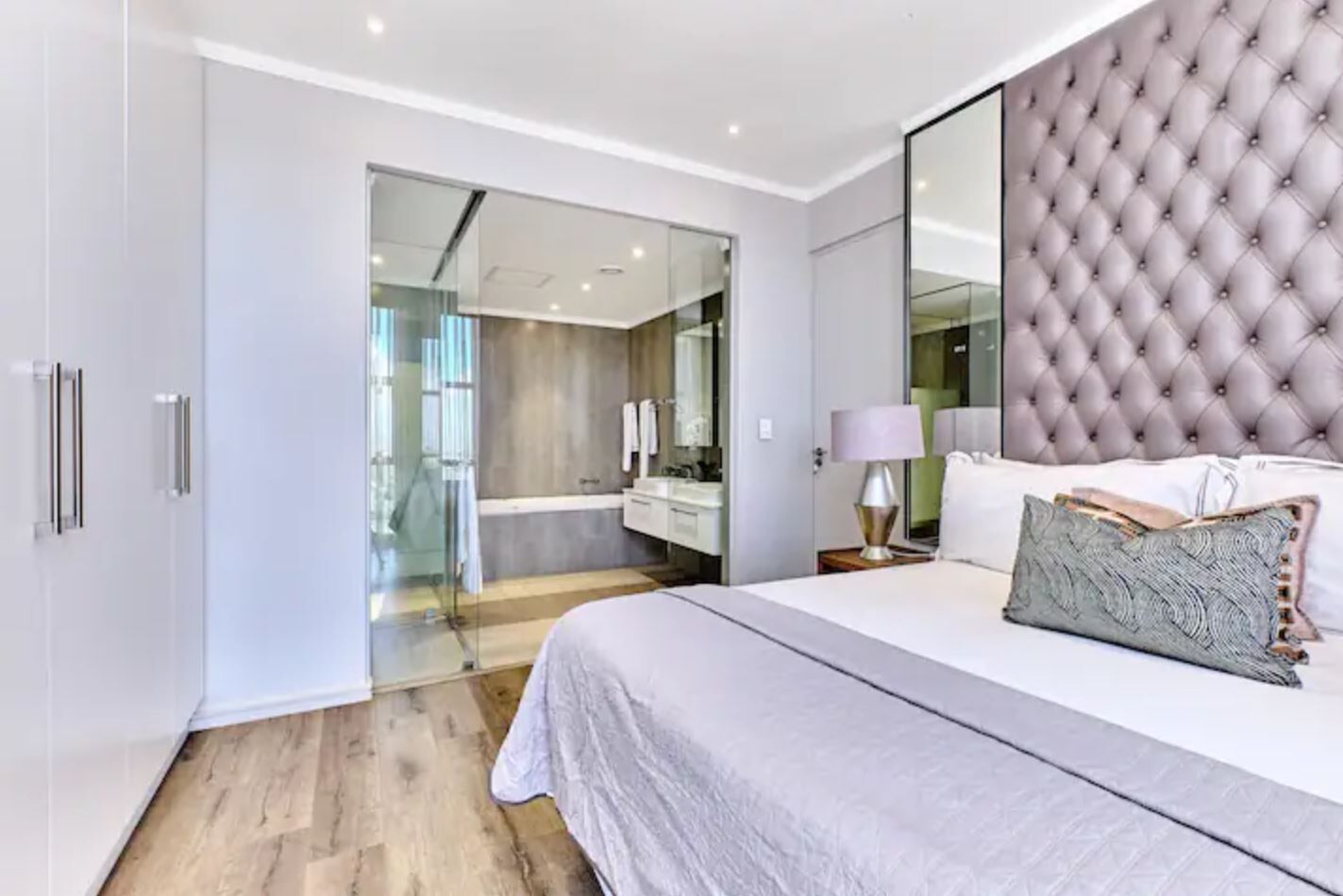 2 makuuhuonetta, Wi-Fi, vuodevaatteet