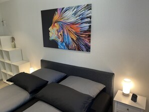 2 bedrooms, iron/ironing board, travel cot, free WiFi - Modern, cozy apartment with a wonderful view for your "happy time" (Vöhl-Dorfitter)