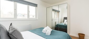 Sleek and Stylish 2BD Home With a Garden Anerley