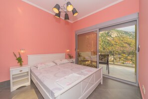 2 chambres, fer et planche à repasser, Wi-Fi, draps fournis