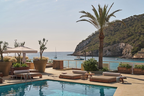Seasonal outdoor pool, open 10:00 AM to 8:00 PM, pool umbrellas
