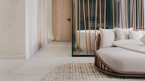 Phòng Suite, 1 giường cỡ king (Mondrian ) | Minibar, két bảo mật tại phòng, khu vực làm việc phù hợp cho laptop 