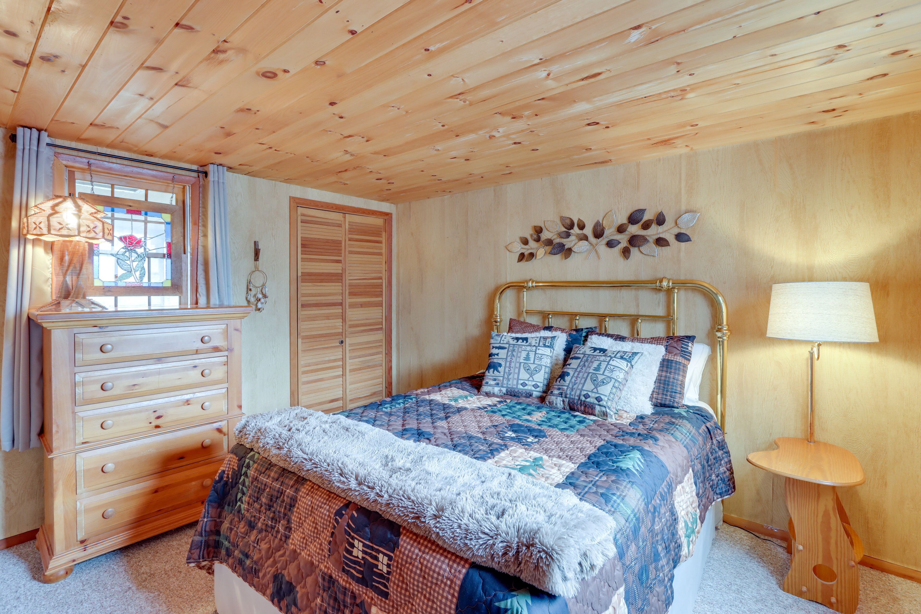 Murphy Cabin w/ Views < 1 Mi to Hiwassee Lake!