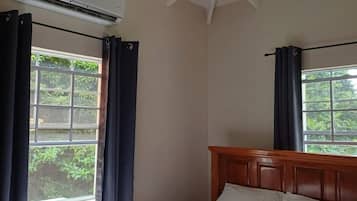 2 slaapkamers, een strijkplank/strijkijzer, gratis wifi, beddengoed