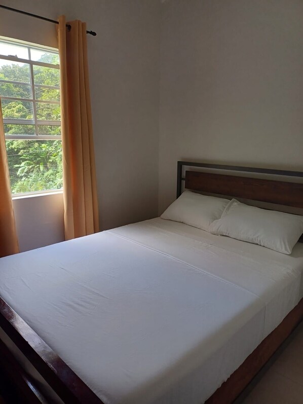 2 chambres, fer et planche à repasser, Wi-Fi gratuit, draps fournis