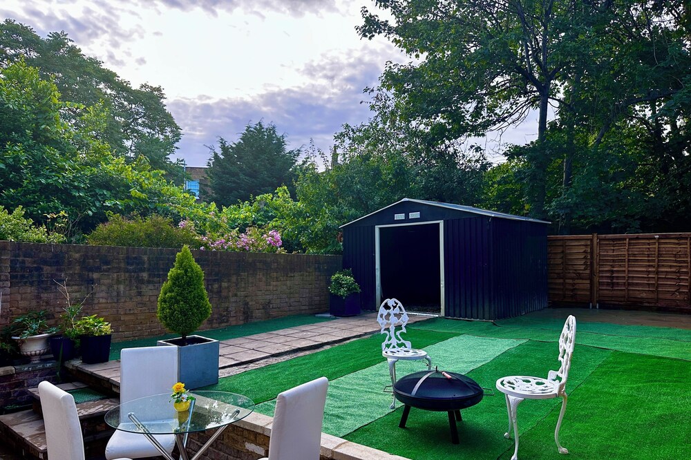 4 bedroom flat in Camden Town