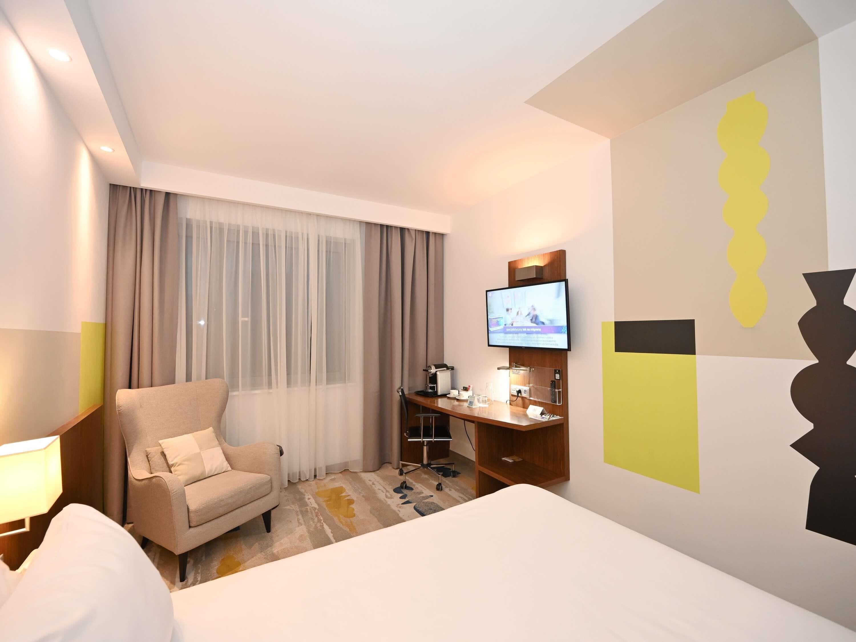 Habitación superior, 1 cama de matrimonio grande | Caja fuerte, escritorio, espacio para trabajar con un portátil