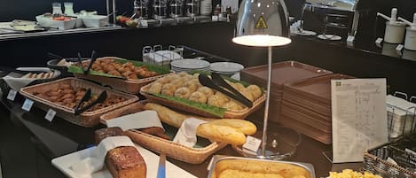Frukostbuffé varje dag (PLN 50 per person)