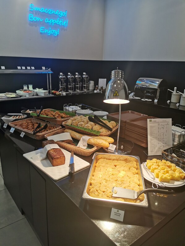 Frukostbuffé varje dag (PLN 50 per person)