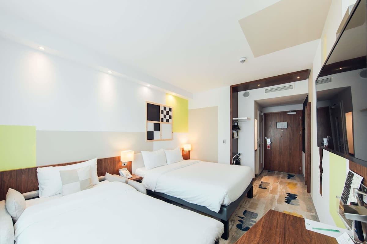 Coffre-fort, bureau, espace de travail pour ordinateurs portables