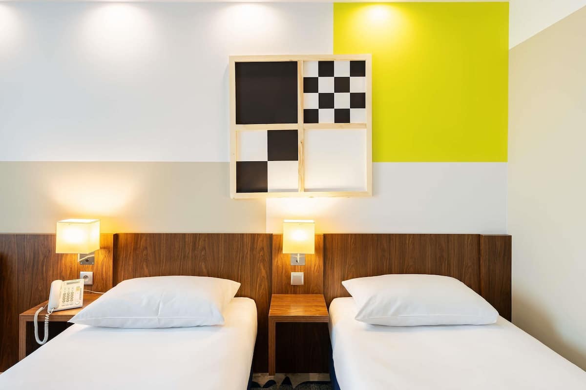 Standard Room, 2 Single Beds | In-room safe, desk, laptop workspace, blackout curtains