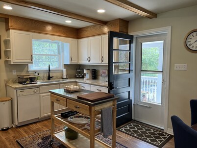 Sycamore, Cozy get a way! Newly renovated on a private, streamside lot.  